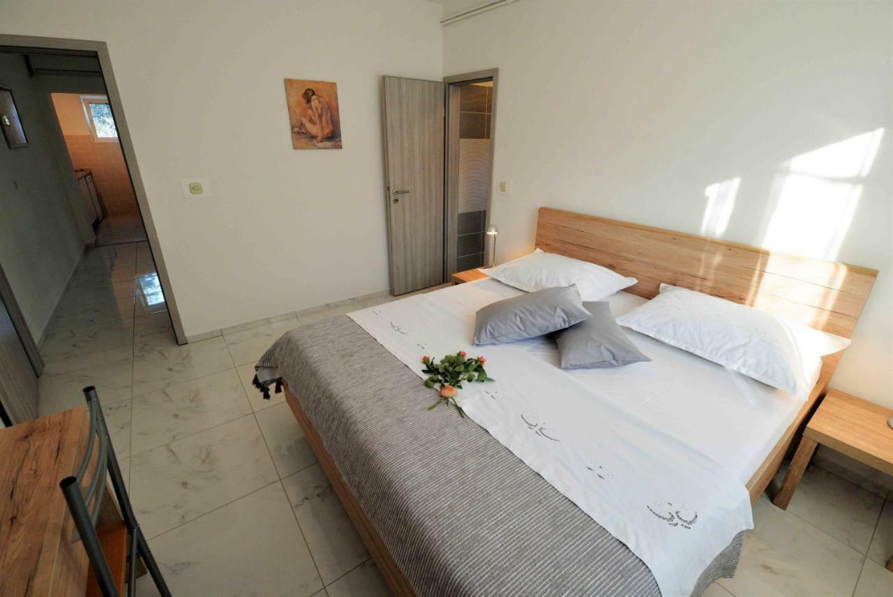 Apartmani Dora Murter Esterno foto