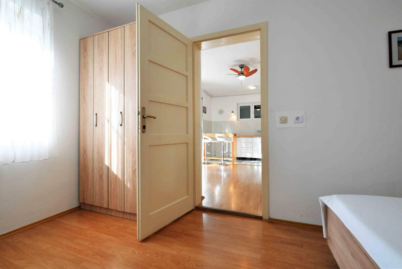 Apartmani Dora Murter Esterno foto