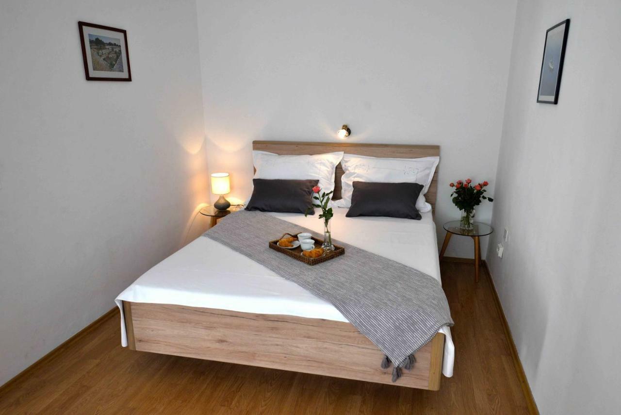 Apartmani Dora Murter Esterno foto