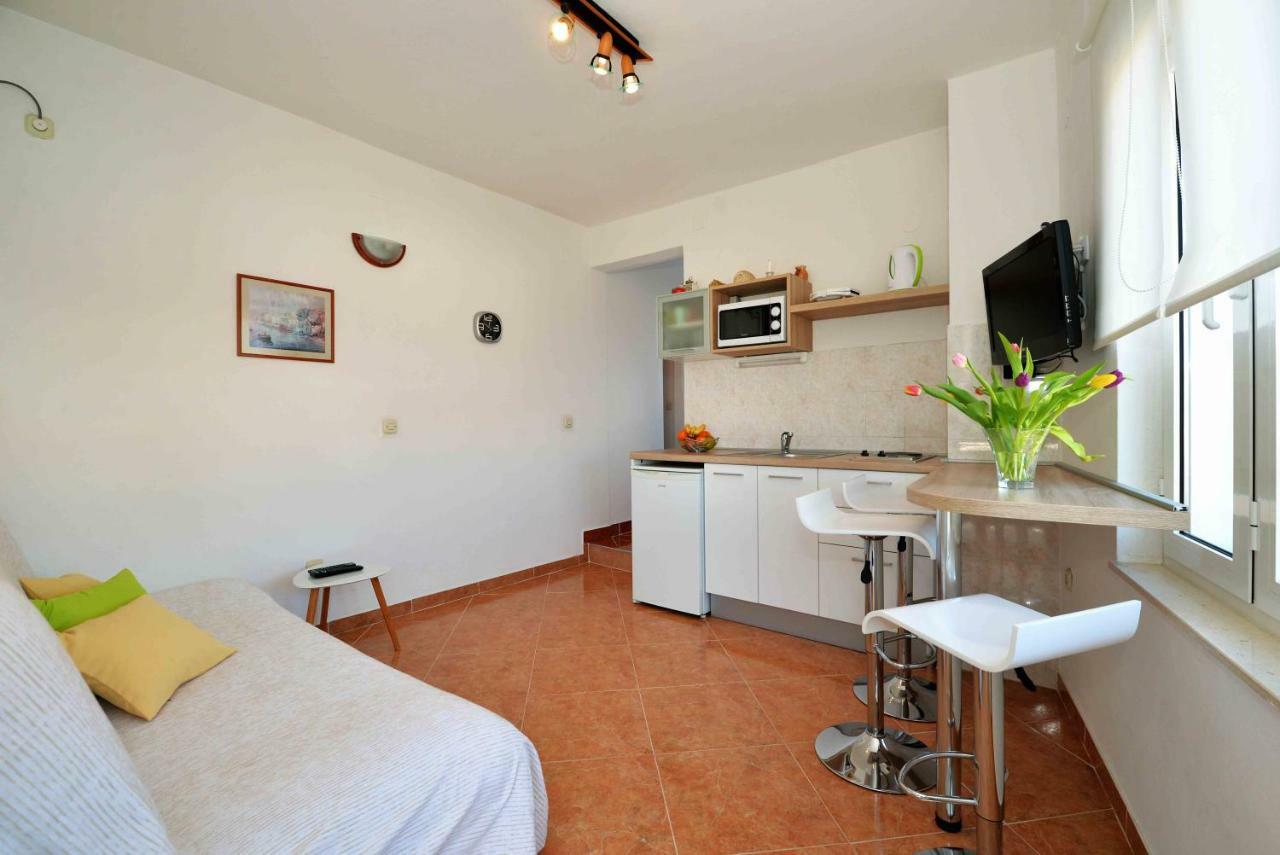 Apartmani Dora Murter Esterno foto